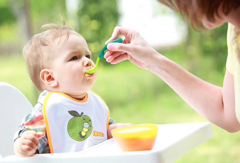 Hướng dẫn cách ăn dặm cho bé giúp mẹ nhàn tênh
